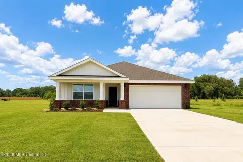 106 Strawberry Dr, Lucedale, MS 39452