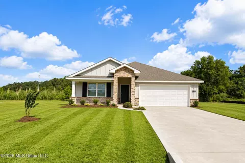 114 Strawberry Dr, Lucedale, MS 39452