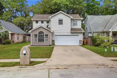 11047 Oakcrest Dr, D'iberville, MS 39540