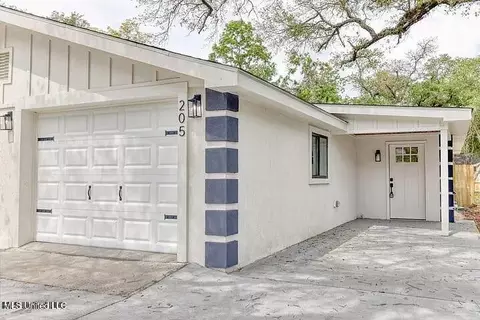 205 Watts St, Bay Saint Louis, MS 39520