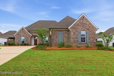 102 Sweetbriar Ct, Canton, MS 39046