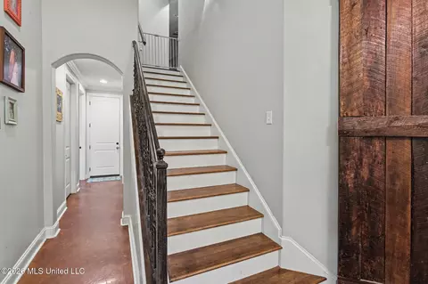 Entry Way - 1808 Malone Rd, Nesbit, MS 38651 photo 4 of 5