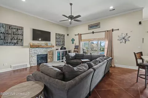 Living - 1808 Malone Rd, Nesbit, MS 38651 photo 1 of 3