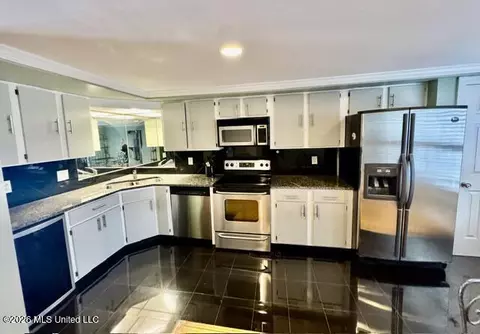 Kitchen - 61 Breakers Ln, Ridgeland, MS 39157 photo 1 of 2