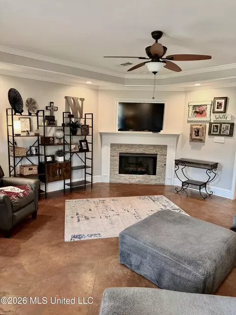 Living - 1007 Cobblestone Pl, Brandon, MS 39042 photo 2 of 5