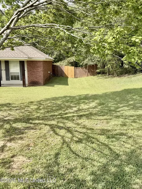 Exterior - 1007 Cobblestone Pl, Brandon, MS 39042 photo 3 of 4