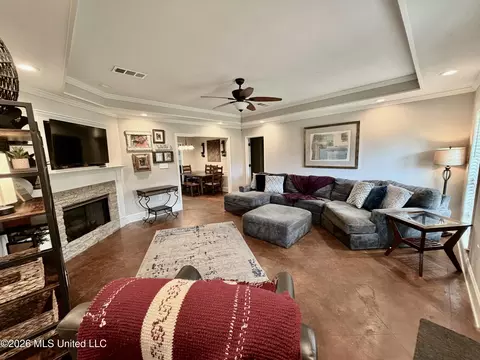 Living - 1007 Cobblestone Pl, Brandon, MS 39042 photo 4 of 5