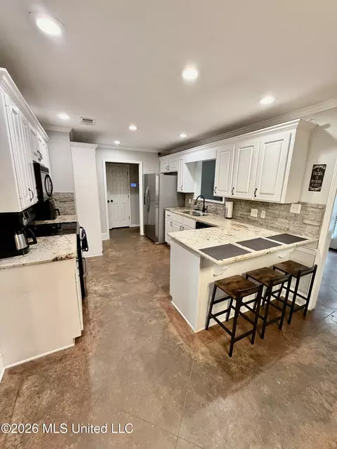 Kitchen - 1007 Cobblestone Pl, Brandon, MS 39042 photo 1 of 4