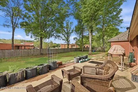 Exterior - 215 Cambridge Dr, Madison, MS 39110 photo 5 of 7