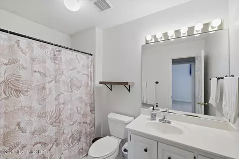Bath - 215 Cambridge Dr, Madison, MS 39110 photo 2 of 2