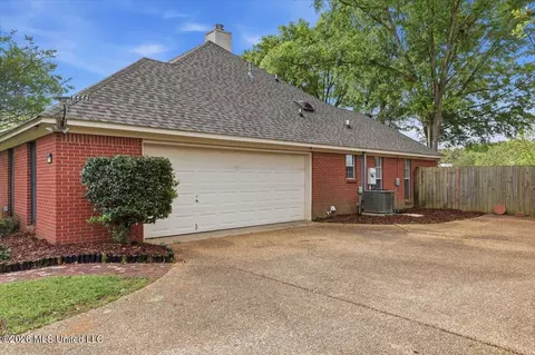 Exterior - 215 Cambridge Dr, Madison, MS 39110 photo 4 of 7