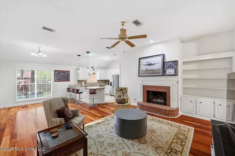 Living - 215 Cambridge Dr, Madison, MS 39110 photo 2 of 3