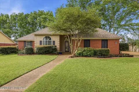 215 Cambridge Dr, Madison, MS 39110