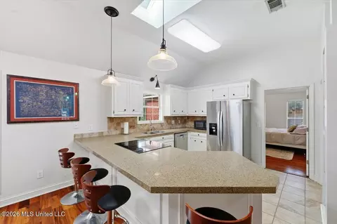 Kitchen - 215 Cambridge Dr, Madison, MS 39110 photo 1 of 2