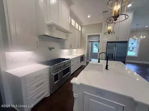 Kitchen - 120 Braydens Bnd, Brandon, MS 39042 photo 2 of 2