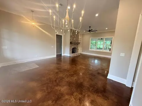 Living - 120 Braydens Bnd, Brandon, MS 39042 photo 2 of 4
