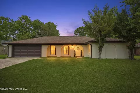 757 Canterbury Dr, Biloxi, MS 39532