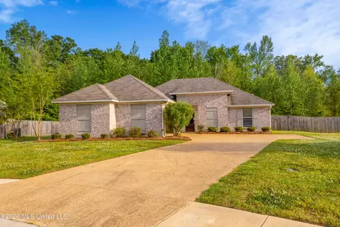 120 Bankside Dr, Canton, MS 39046