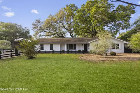 1560 E Second St, Pass Christian, MS 39571