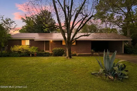 102 Maywood Dr, Petal, MS 39465