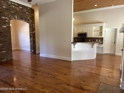 Living - 122 Weldon Dr, Madison, MS 39110 photo 2 of 3