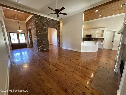 Living - 122 Weldon Dr, Madison, MS 39110 photo 1 of 3