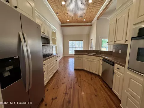 Entry Way - 122 Weldon Dr, Madison, MS 39110 photo 3 of 5
