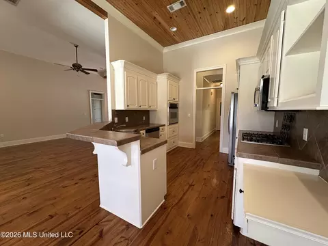 Kitchen - 122 Weldon Dr, Madison, MS 39110 photo 2 of 2