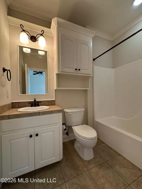 Bath - 122 Weldon Dr, Madison, MS 39110 photo 3 of 3