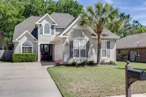 10544 Roundhill Dr, Gulfport, MS 39503