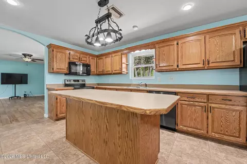 Kitchen - 6224 Ehelers St, Moss Point, MS 39563 photo 2 of 4