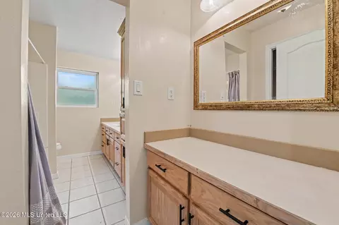 Bath - 6224 Ehelers St, Moss Point, MS 39563 photo 2 of 3