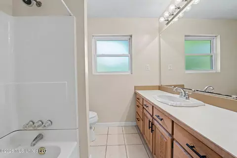 Bath - 6224 Ehelers St, Moss Point, MS 39563 photo 3 of 3