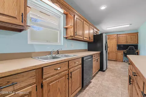 Kitchen - 6224 Ehelers St, Moss Point, MS 39563 photo 4 of 4