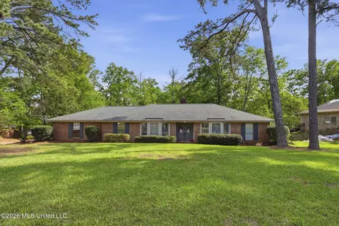 12 Village Dr, Madison, MS 39110