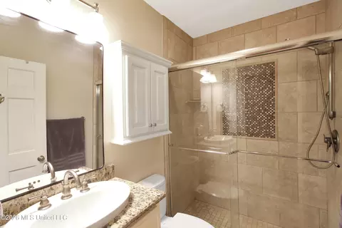 Bath - 3861 Tyrone Dr, Jackson, MS 39216 photo 2 of 3