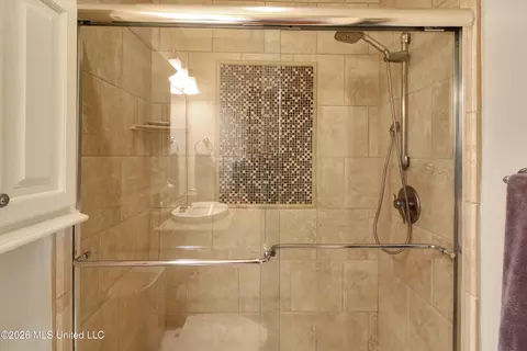 Bath - 3861 Tyrone Dr, Jackson, MS 39216 photo 3 of 3