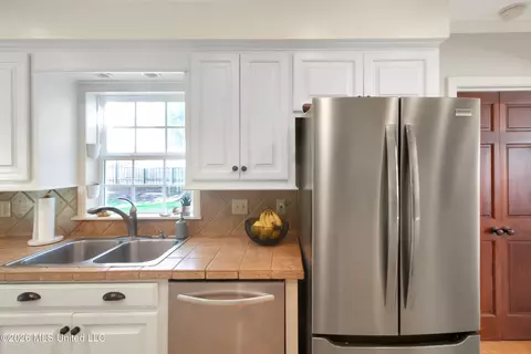 Kitchen - 3861 Tyrone Dr, Jackson, MS 39216 photo 3 of 9