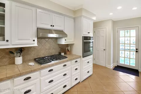 Kitchen - 3861 Tyrone Dr, Jackson, MS 39216 photo 9 of 9