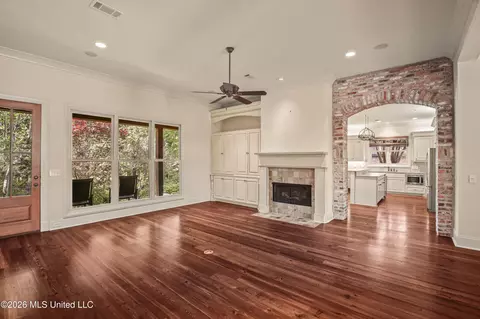 Living - 129 Carrick Ave, Madison, MS 39110 photo 2 of 6