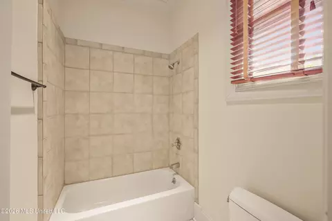 Bath - 129 Carrick Ave, Madison, MS 39110 photo 7 of 7
