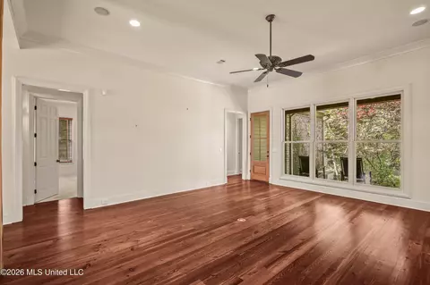 Living - 129 Carrick Ave, Madison, MS 39110 photo 6 of 6