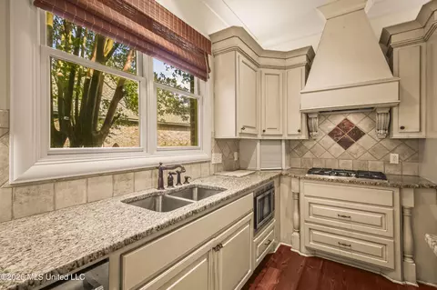 Kitchen - 129 Carrick Ave, Madison, MS 39110 photo 5 of 7