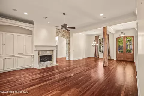 Living - 129 Carrick Ave, Madison, MS 39110 photo 4 of 6