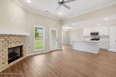 Living - 511 Stone Brook Pl, Brandon, MS 39042 photo 2 of 3