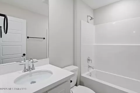 Bath - 511 Stone Brook Pl, Brandon, MS 39042 photo 3 of 3