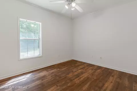 Bedroom - 132 Post Oak Dr, Brandon, MS 39047 photo 3 of 3