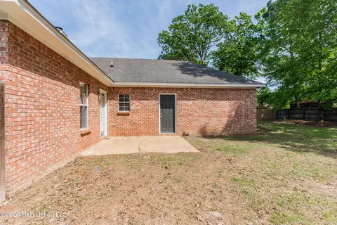 Exterior - 132 Post Oak Dr, Brandon, MS 39047 photo 7 of 13