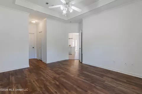 Living - 132 Post Oak Dr, Brandon, MS 39047 photo 4 of 4