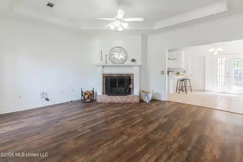 Living - 132 Post Oak Dr, Brandon, MS 39047 photo 1 of 4